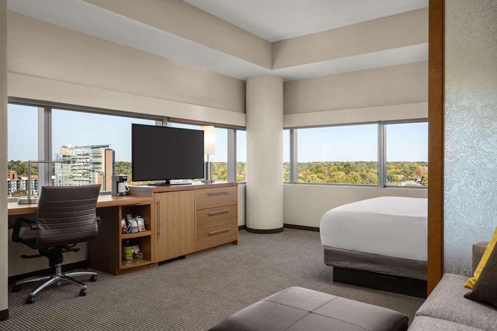 Hyatt Place Iowa City Downtown Rum bild