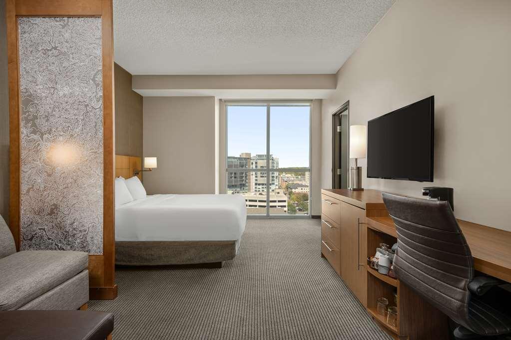 Hyatt Place Iowa City Downtown Rum bild