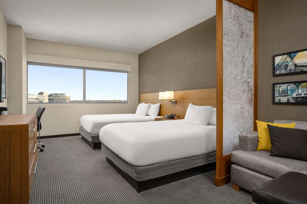 Hyatt Place Iowa City Downtown Rum bild