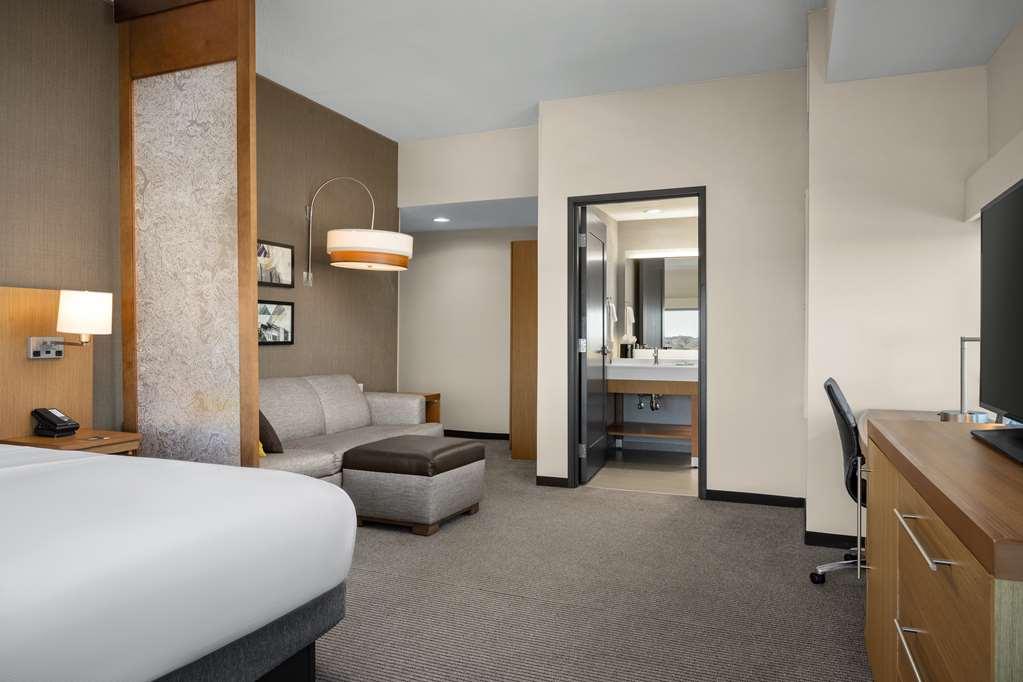 Hyatt Place Iowa City Downtown Rum bild