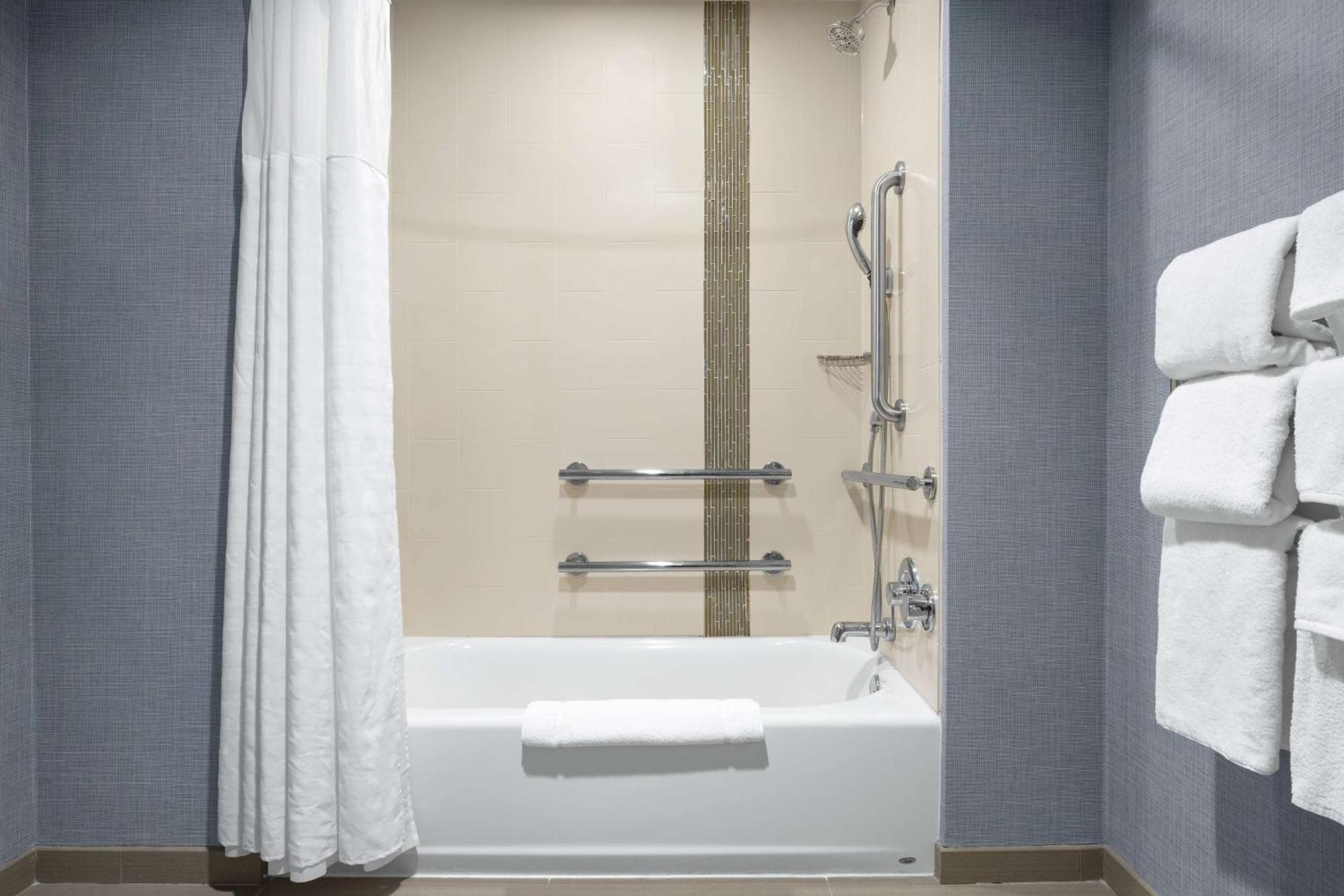 Hyatt Place Iowa City Downtown Rum bild